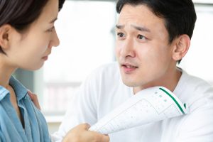 公正証書に相手方の希望する文言を入れて離婚に合意した例【50代専業主婦の離婚事例】